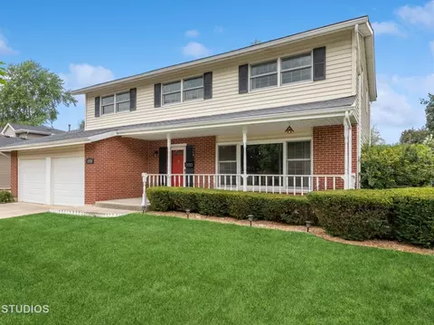 1114 E Greenwood Dr, Mount Prospect, IL 60056