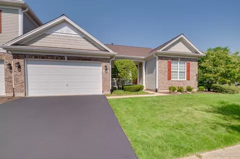 554 Nelson Dr, Geneva, IL 60134