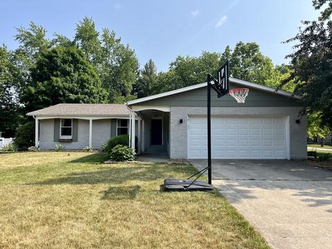 5882 Darline Dr, Saint Anne, IL 60964