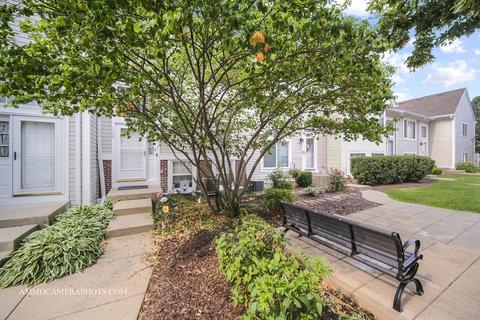 110 Hidden Creek Ln #110, North Aurora, IL 60542