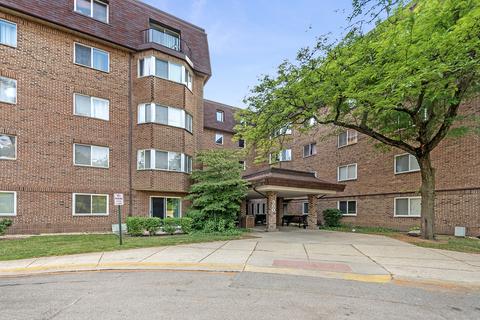 300 S Roselle Rd #202, Schaumburg, IL 60193