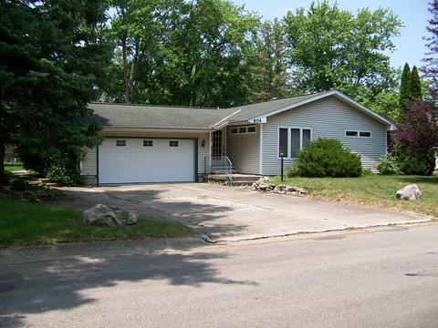 604 N Kring Ln, Fairbury, IL 61739