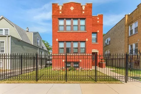 3819 N Sacramento Ave, Chicago, IL 60618