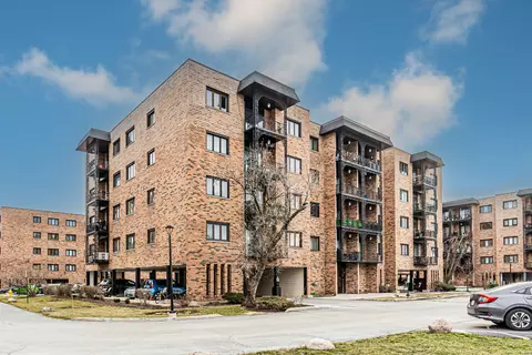 9355 Landings Ln #307, Des Plaines, IL 60016