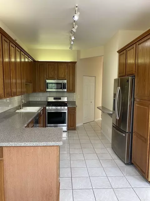 244 Prairie View Ln, Wheeling, IL 60090 photo 13