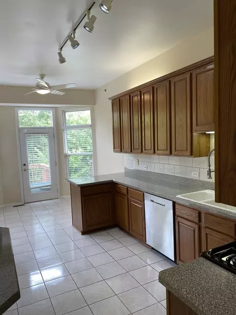 244 Prairie View Ln, Wheeling, IL 60090 photo 10
