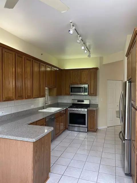 244 Prairie View Ln, Wheeling, IL 60090 photo 12