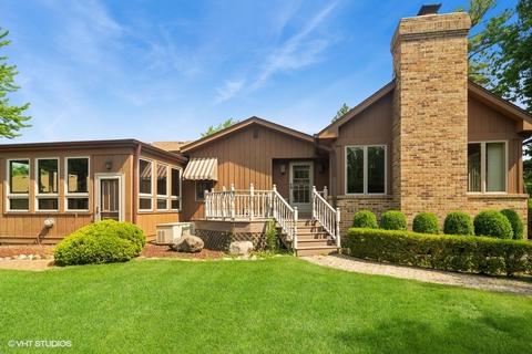 3136 N Schoenbeck Rd, Arlington Heights, IL 60004