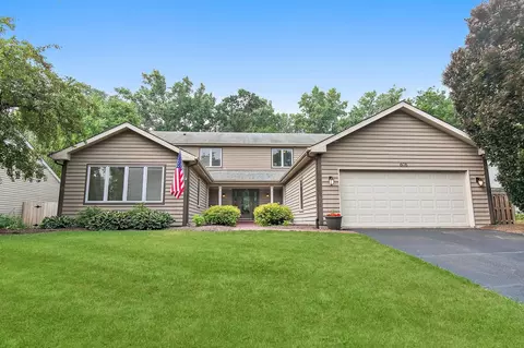 606 Old Hunt Rd, Fox River Grove, IL 60021
