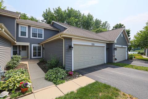 1252 Lake Shore Dr, Carol Stream, IL 60188