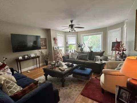 5519 N Artesian Ave, Chicago, IL 60625 photo 4
