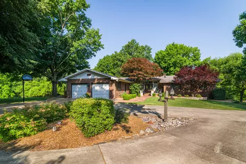 1008 W Main St, Clinton, IL 61727