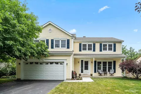221 Wildwood Dr, North Aurora, IL 60542