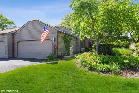 678 Shoreline Rd, Lake Barrington, IL 60010