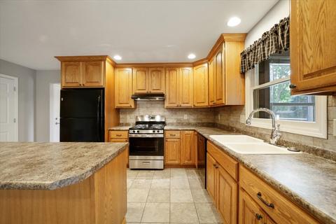 3203 Spahn Ln, Bloomington, IL 61704 photo 9