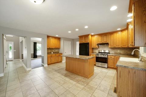3203 Spahn Ln, Bloomington, IL 61704 photo 8