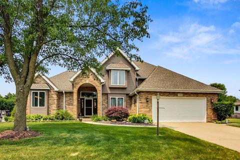 24460 S Blackhawk Dr, Channahon, IL 60410