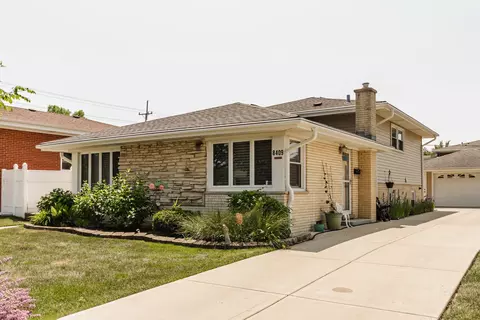 8409 W Johanna Dr, Niles, IL 60714