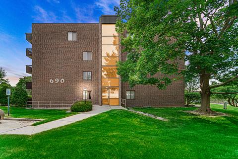 690 Chandler Rd #306, Gurnee, IL 60031
