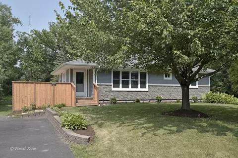 1009 Hickory Rd, Woodstock, IL 60098