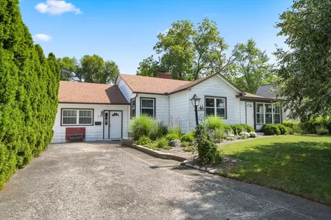 555 E Franklin St, Paxton, IL 60957