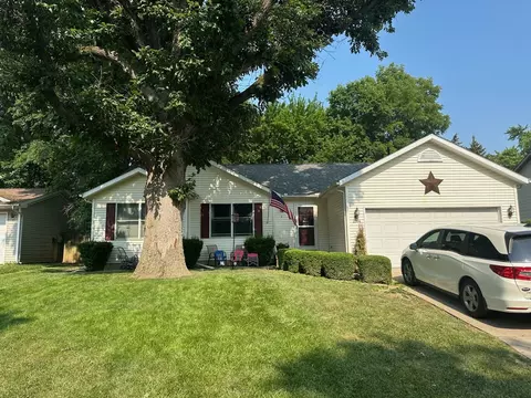 2504 Timber View Dr, Bloomington, IL 61701