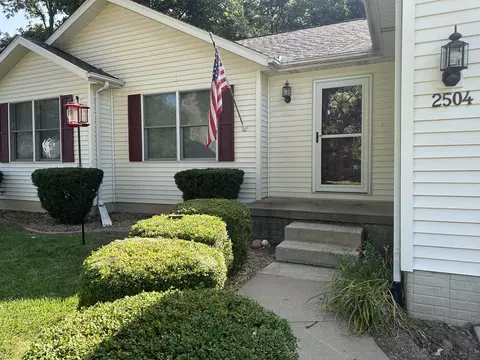 2504 Timber View Dr, Bloomington, IL 61701 photo 2