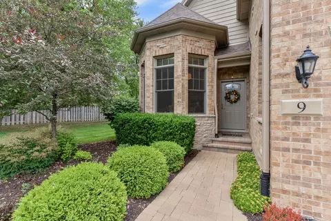 9 Westmoreland Ln, Naperville, IL 60540