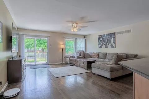 2101 Wesmere Lakes Dr, Plainfield, IL 60586 photo 8