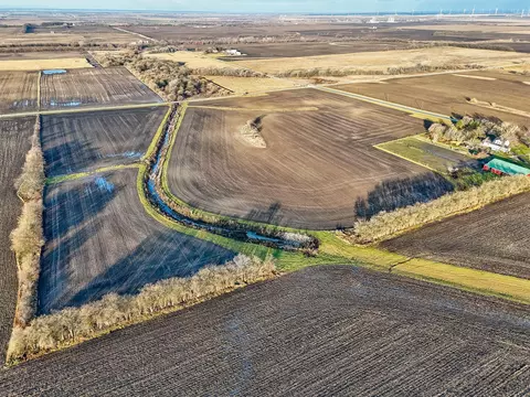 14202 E 3000 North Rd, Blackstone, IL 61313