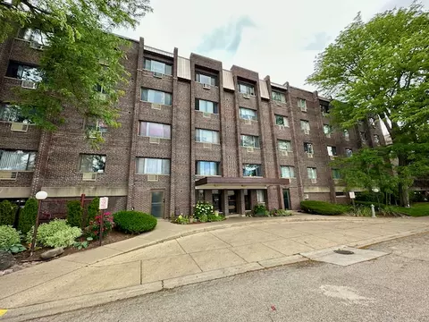 4624 N Commons Dr #303E, Chicago, IL 60656