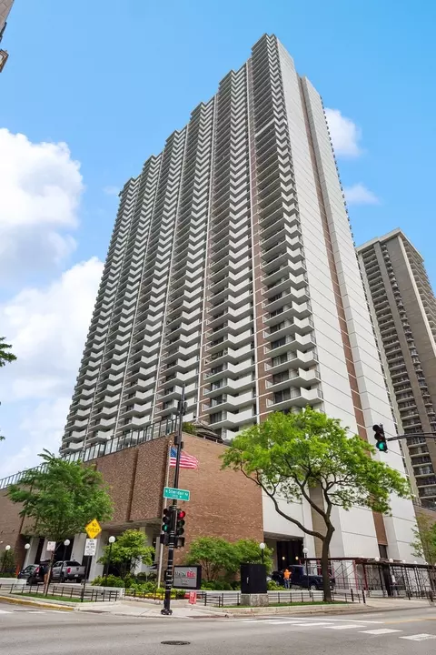 6033 N Sheridan Rd #13H, Chicago, IL 60660
