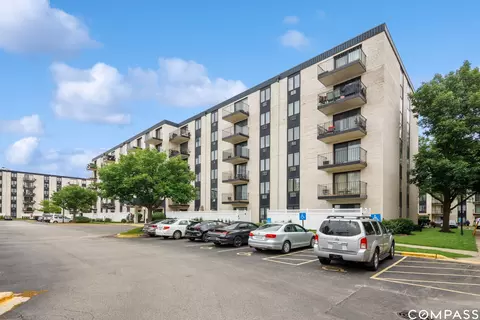 9118 W Elmwood Dr #5D, Niles, IL 60714