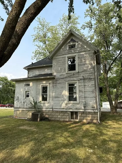1331 N Locust St, Pontiac, IL 61764