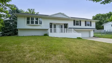 3219 Knox Dr, Freeport, IL 61032