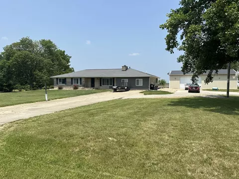 529 E 1450th Rd, Brocton, IL 61917 photo 2