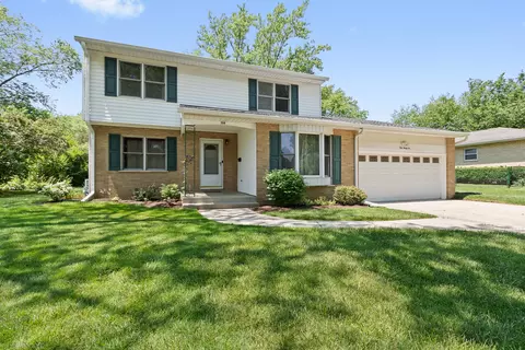 136 N Dean Dr, Palatine, IL 60074