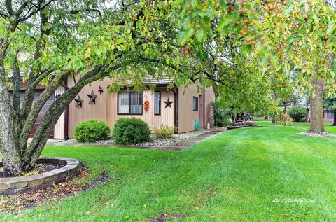 1203 Lakewood Dr #D, Morris, IL 60450