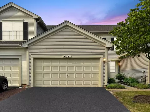 674 W Jonathan Dr, Round Lake, IL 60073