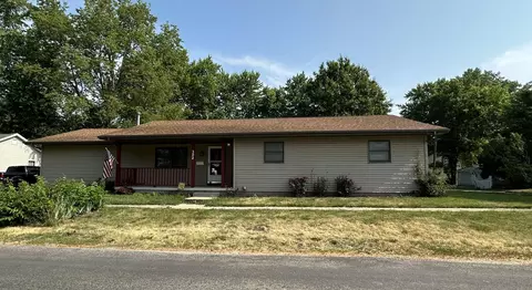 302 W Market St, Farmer City, IL 61842
