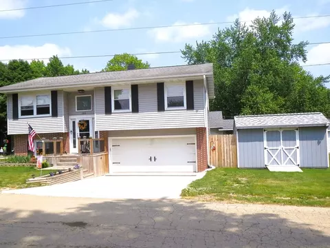 322 Park St, Dixon, IL 61021