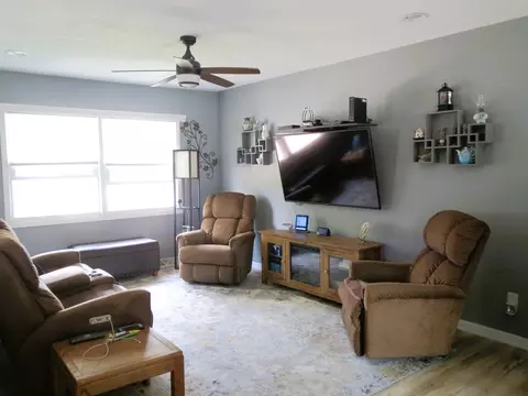 322 Park St, Dixon, IL 61021 photo 5
