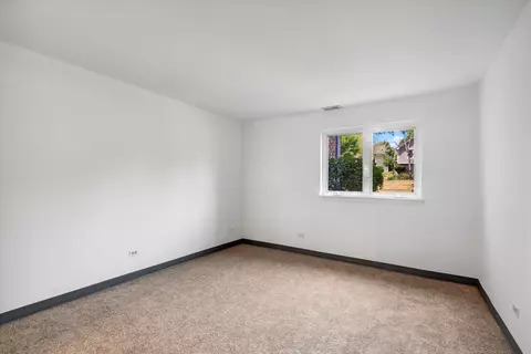 1464 Stonebridge Cir #E2, Wheaton, IL 60189 photo 6