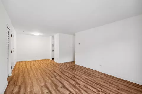 1464 Stonebridge Cir #E2, Wheaton, IL 60189 photo 2