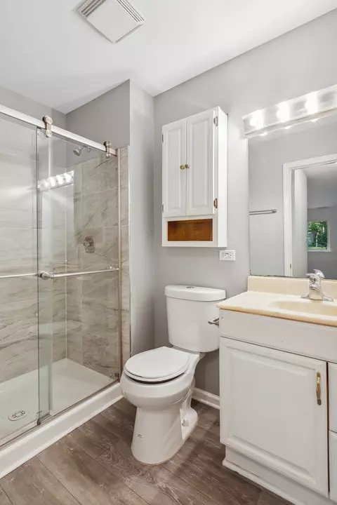 1464 Stonebridge Cir #E2, Wheaton, IL 60189 photo 8