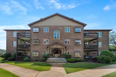 17236 Ridgeland Ave #422, Tinley Park, IL 60477