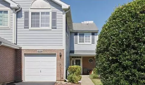 8229 Ripple Rdg, Darien, IL 60561