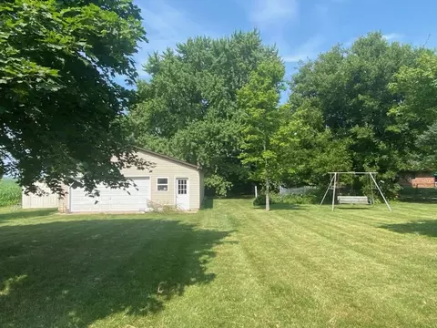 707 Devon Dr, Saint Joseph, IL 61873 photo 3