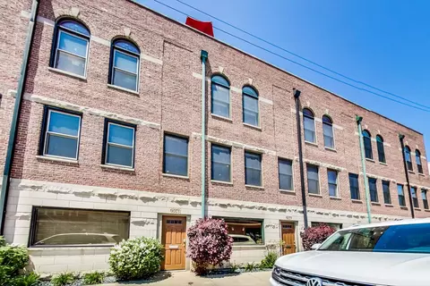 750 N Noble St #D, Chicago, IL 60642