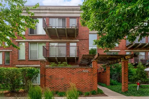 382 Kelburn Rd #222, Deerfield, IL 60015